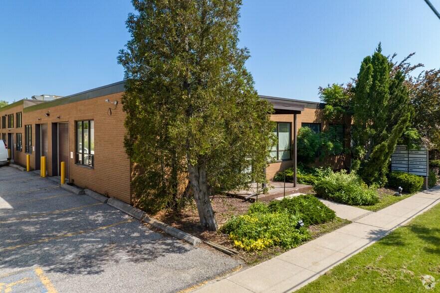 More Photos Of 45 Cranfield Rd, Toronto Warehouse For Lease