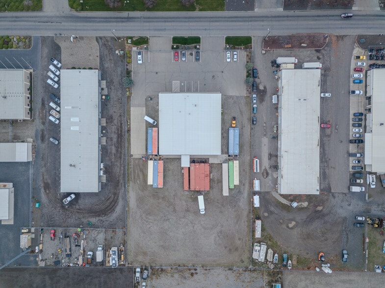 More Photos Of 2525 N Commercial Ave, Pasco Warehouse For Lease