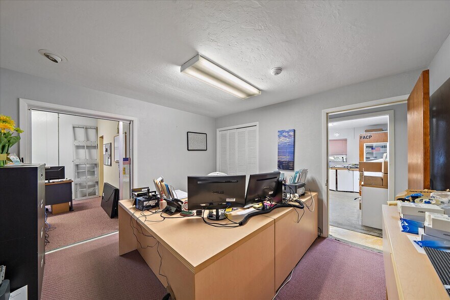 More Photos Of 4242 McIntosh Ln, Sarasota Storefront Retail Office For Sale