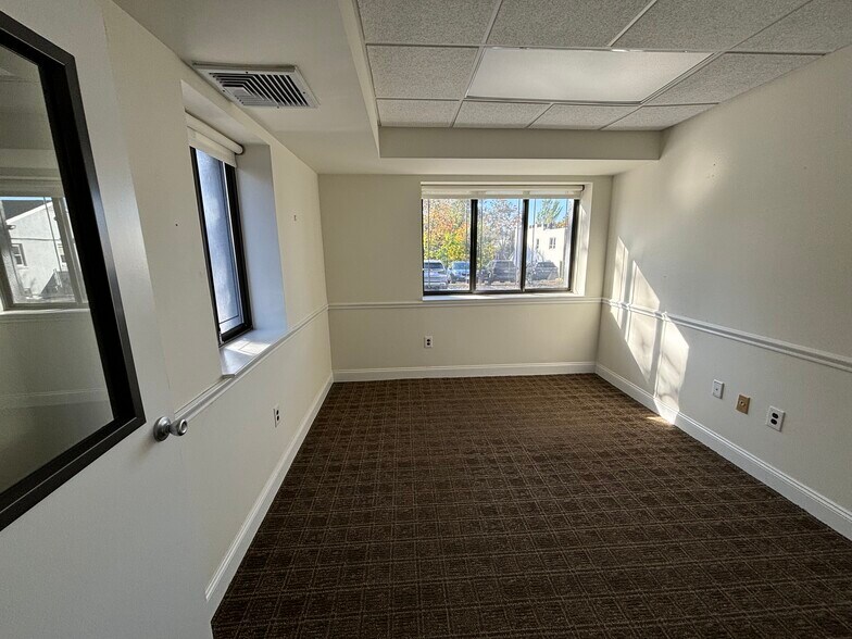 Primary Photo Of 52 Elm St, Huntington Medical For Lease