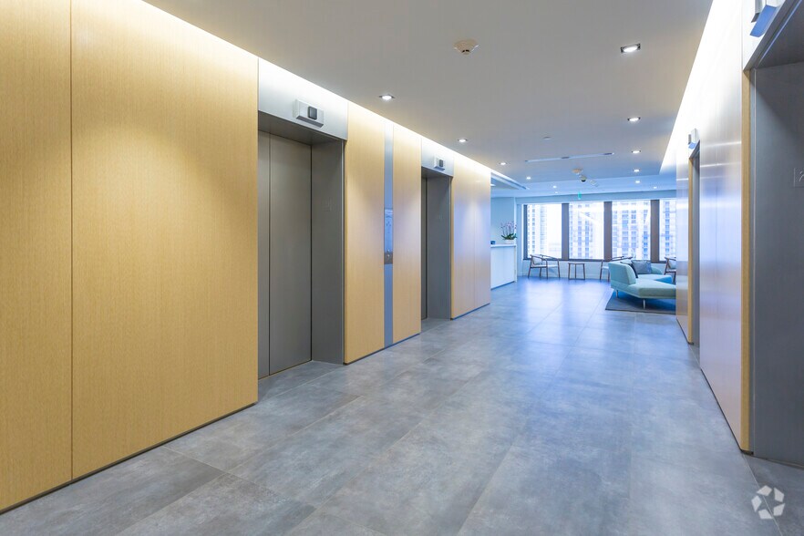 More Photos Of 1 SE 3rd Ave, Miami Office For Lease