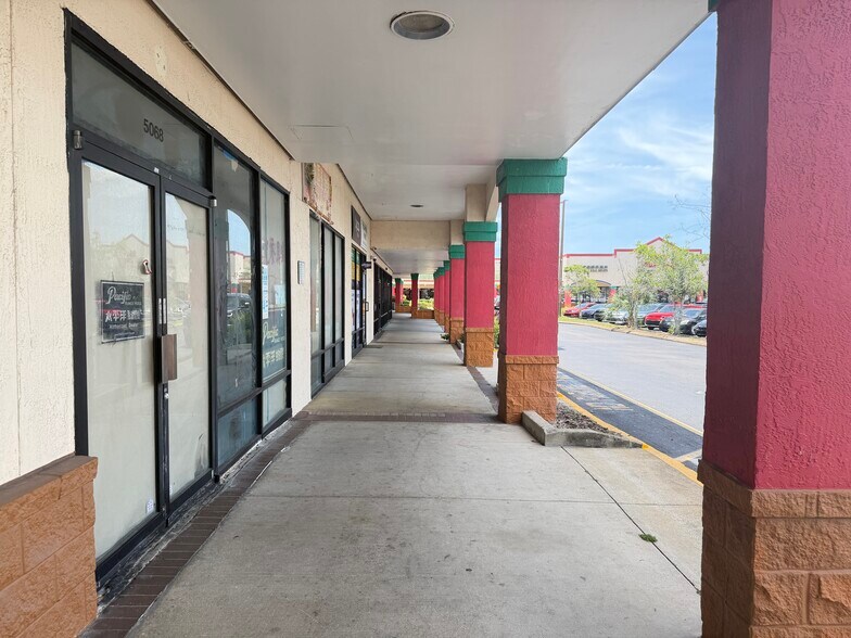 More Photos Of 5068 W Colonial Dr, Orlando Storefront For Sale