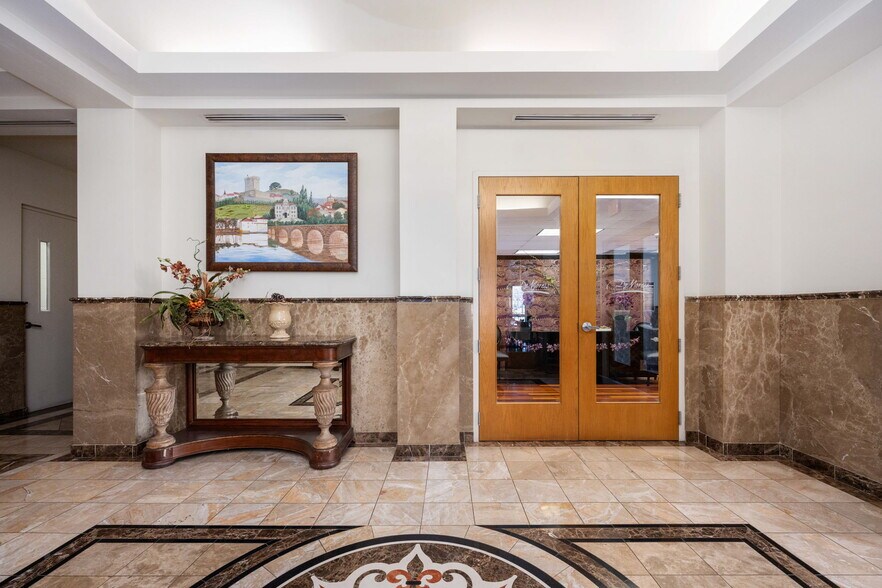 More Photos Of 9255 Center St, Manassas Medical For Lease