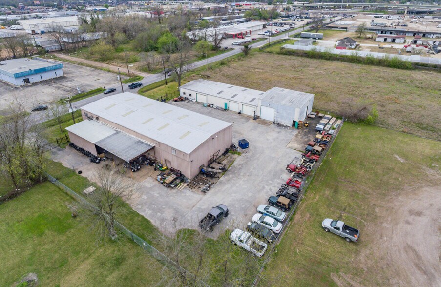 More Photos Of 410 W Canino Rd, Houston Manufacturing For Sale