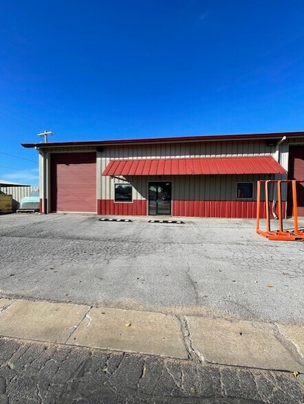 More Photos Of 601 W Oakland St, Broken Arrow Office Residential For Sale