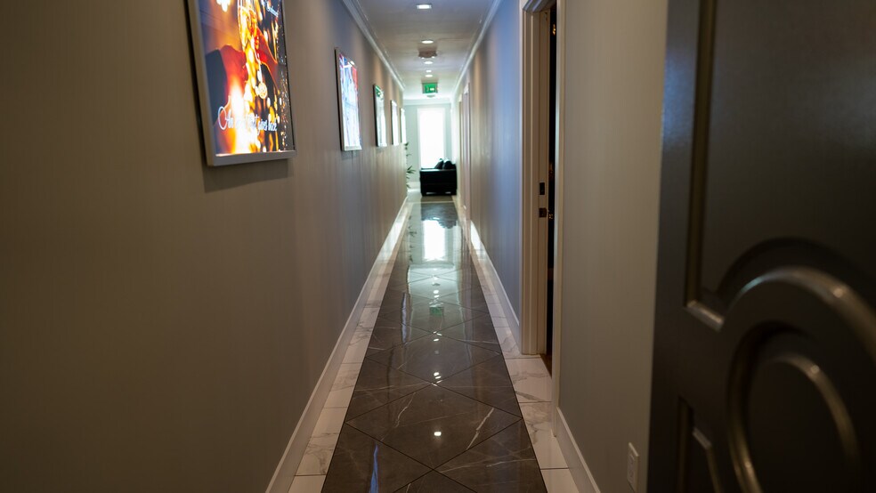 More Photos Of 16610 Ventura Blvd, Encino Storefront For Lease