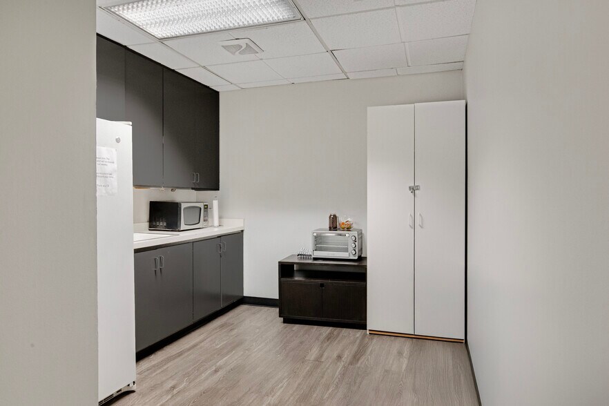 More Photos Of 1321 7th St, Santa Monica Office For Sale