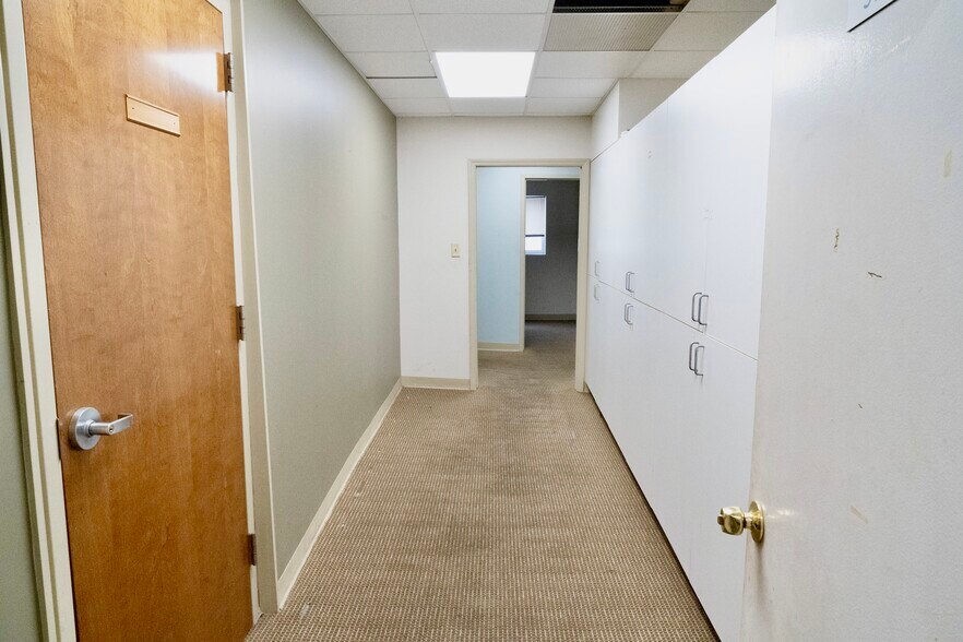 More Photos Of 711-719 E Broad St, Savannah Restaurant For Lease