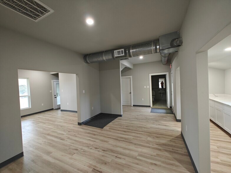 More Photos Of 701 E 1st St, Prosper Office For Sale