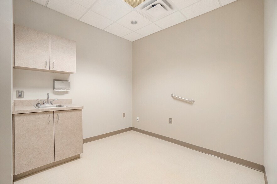 More Photos Of 11600 Atlantis Pl, Alpharetta Medical For Sale