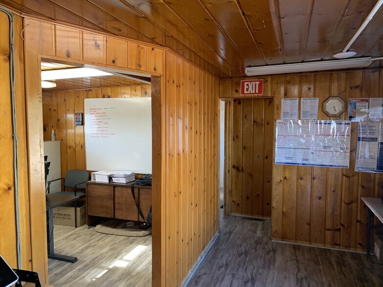 More Photos Of 13521 E Trent Ave, Spokane Light Distribution For Sale