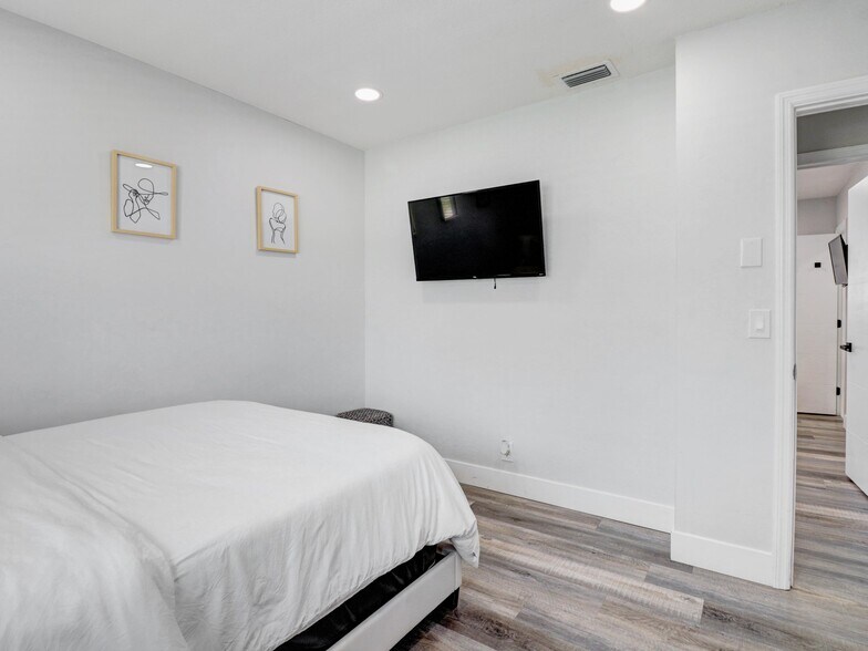 More Photos Of 1705-1709 NE 3rd Ave, Delray Beach Apartments For Sale