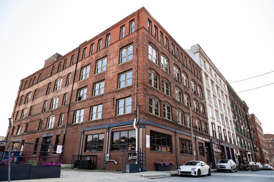 More Photos Of 1311 W 13th St, Kansas City Unknown For Lease