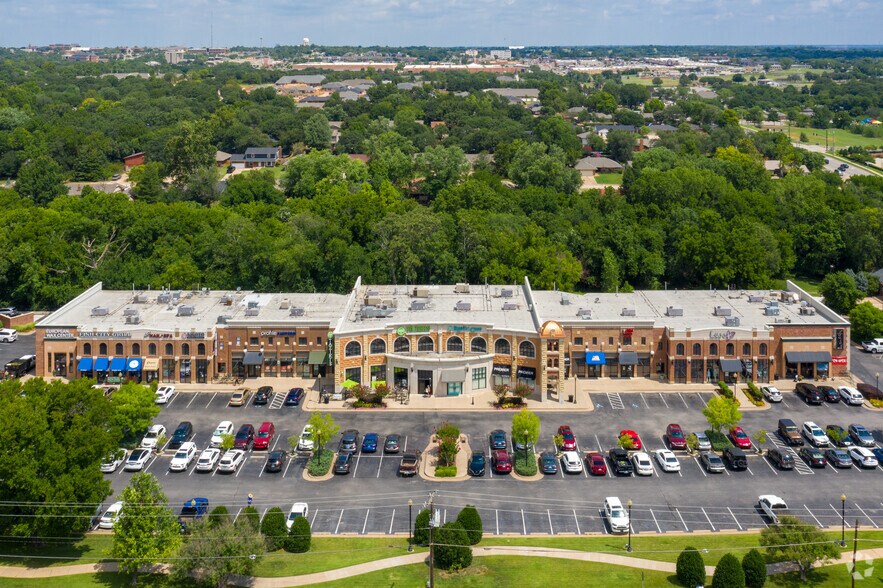 More Photos Of 1489 E 15th St, Edmond Unknown For Lease