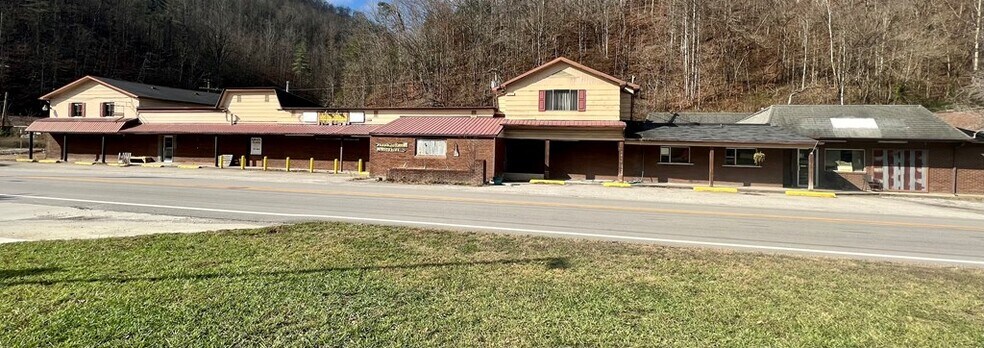 More Photos Of 8717 KY Highway 7, Viper Supermarket For Sale