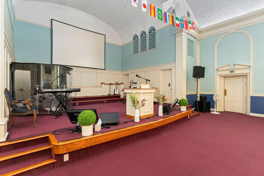 More Photos Of 999 S Colorado Blvd, Denver Religious Facility For Lease