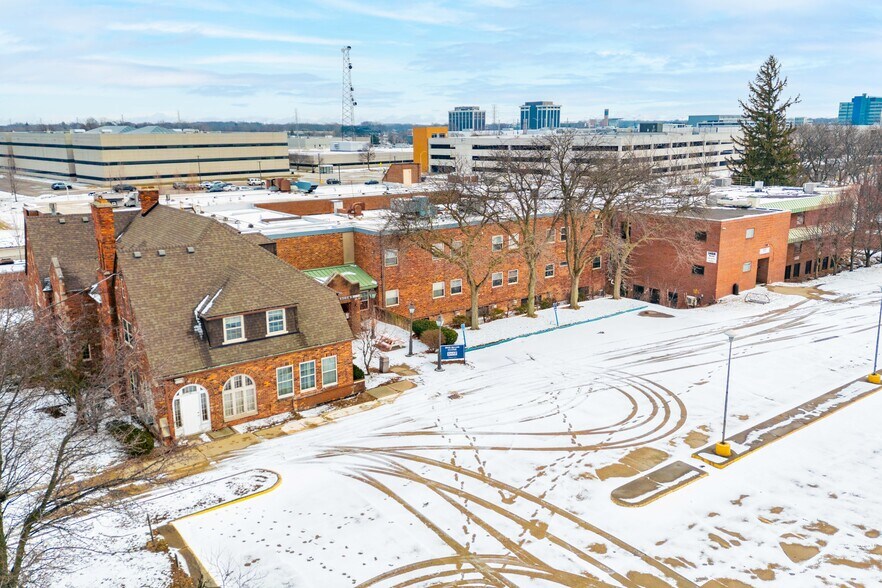 More Photos Of 6902 Chicago Rd, Warren Schools For Sale