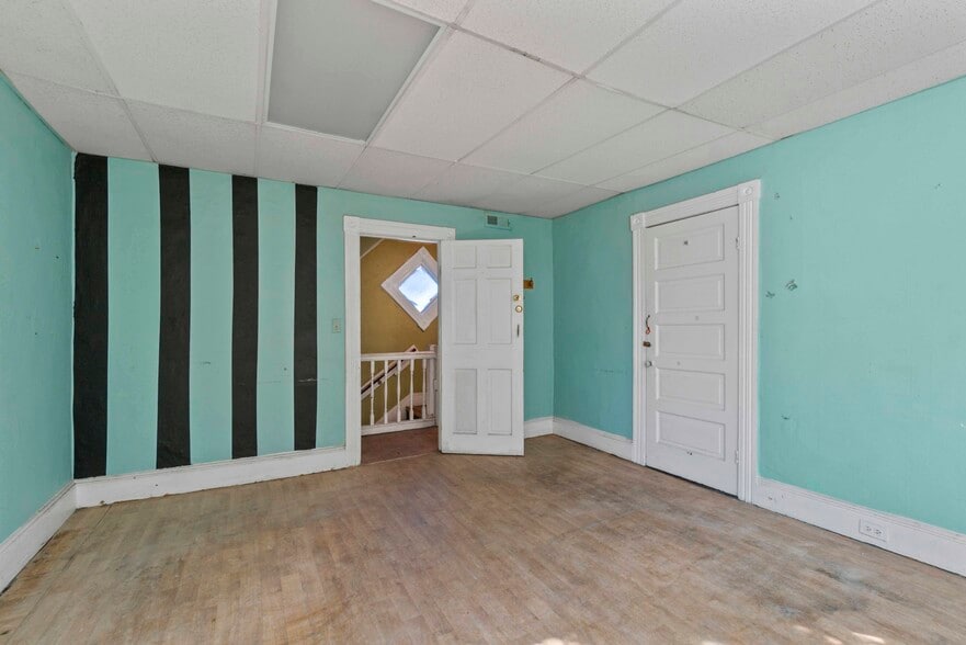 More Photos Of 5447 Belair Rd, Baltimore Storefront Retail Office For Sale