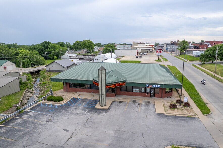 More Photos Of 206 N Western St, Mexico General Retail For Lease