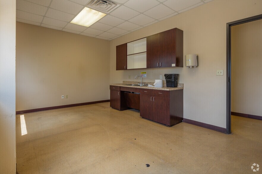 More Photos Of 1391 County Road 429, Pleasanton Warehouse For Sale