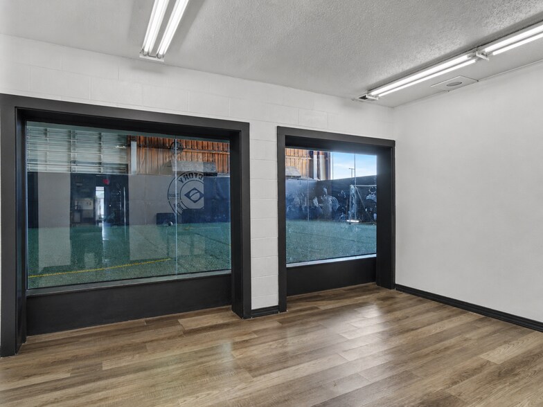 More Photos Of 400 N Macarthur Blvd, Oklahoma City Warehouse For Sale