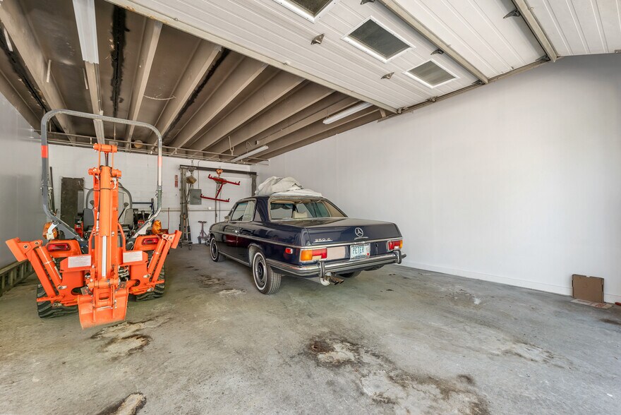 More Photos Of 11 Wilson Ct, Laconia Warehouse For Sale