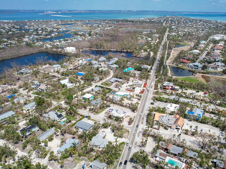 More Photos Of 905 Fitzhugh St, Sanibel Freestanding For Sale