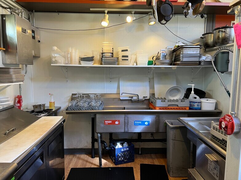 More Photos Of 1311 Bay Ave, Ocean Park General Retail For Sale