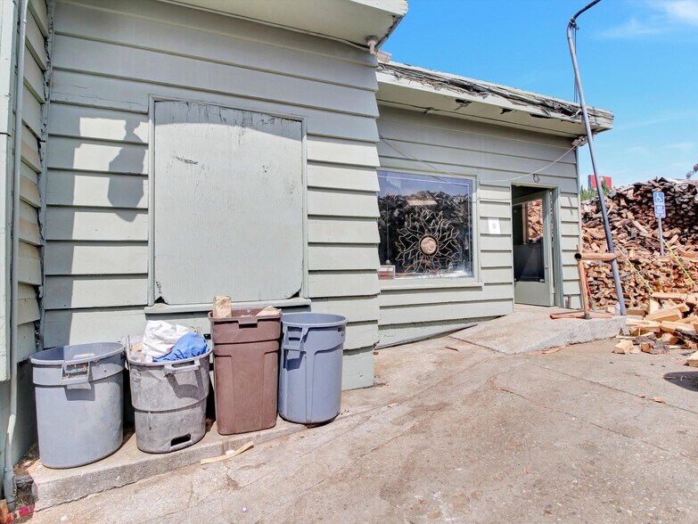 More Photos Of 3355 E Colorado Blvd, Pasadena Warehouse For Sale