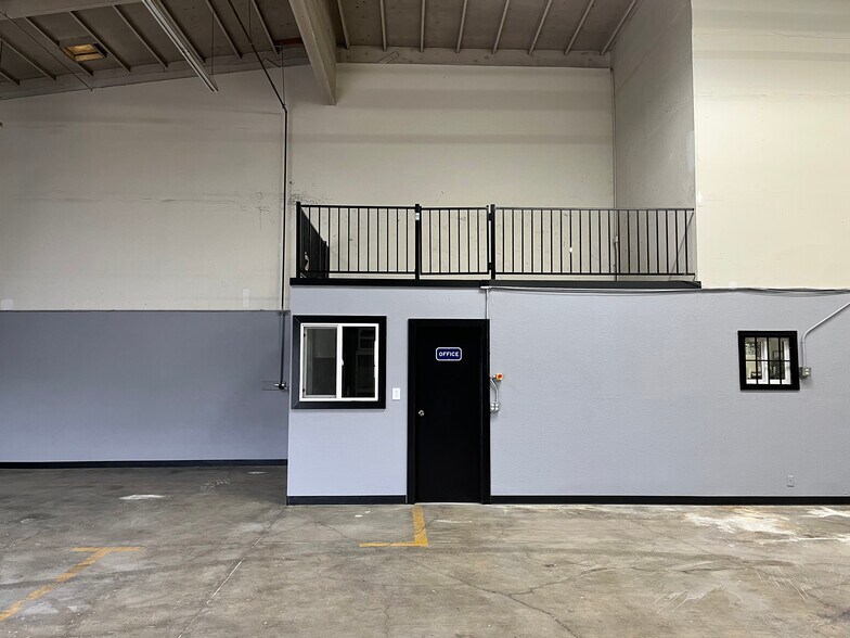More Photos Of 477 Roland Way, Oakland Warehouse For Lease