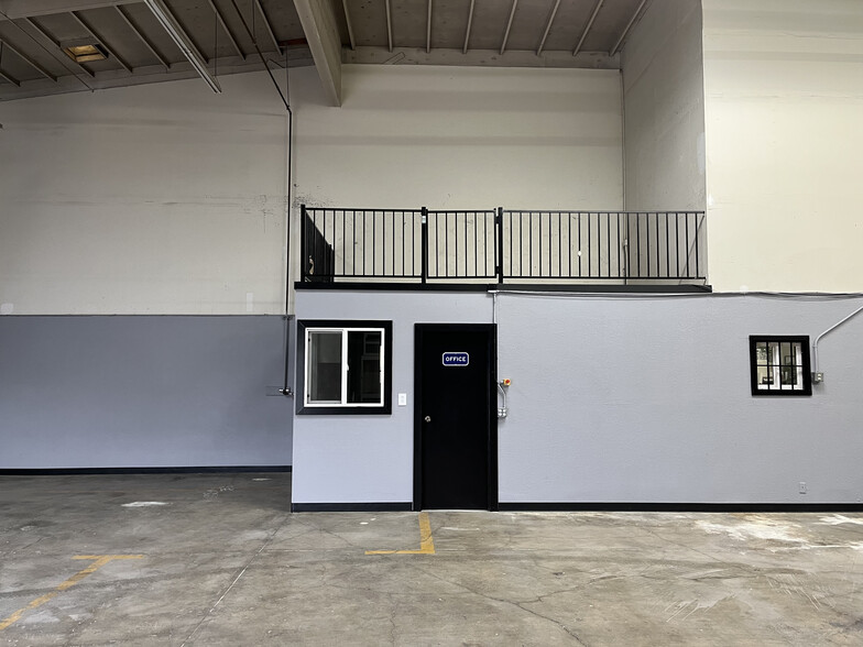 More Photos Of 477 Roland Way, Oakland Warehouse For Lease