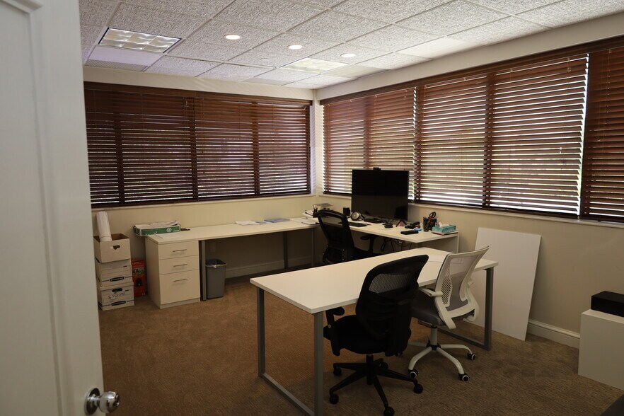 More Photos Of 1615 Forum Pl, West Palm Beach Office For Lease
