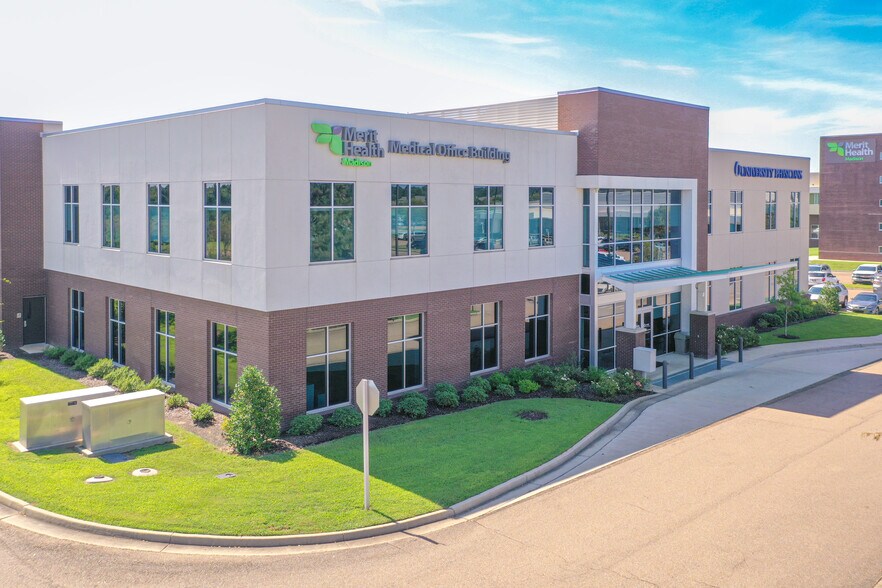 More Photos Of 163 River Oaks Dr, Canton Medical For Lease