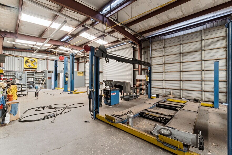 More Photos Of 11 W Magnolia St, Davenport Warehouse For Sale