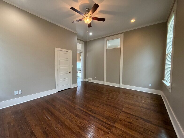 More Photos Of 28 S Idlewild St, Memphis Freestanding For Sale