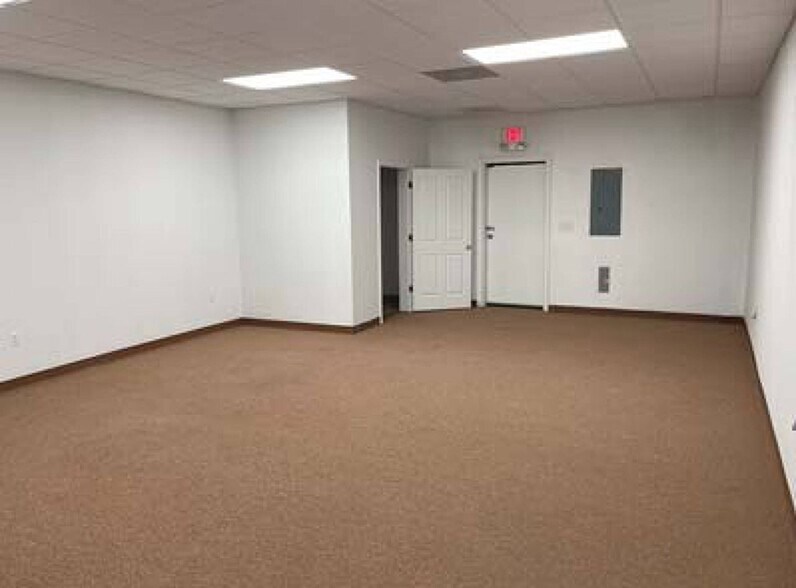 More Photos Of 407 US 90 Hwy, Waveland Office For Lease
