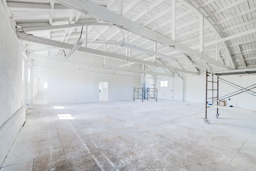 More Photos Of 4337 147th St, Lawndale Industrial For Sale