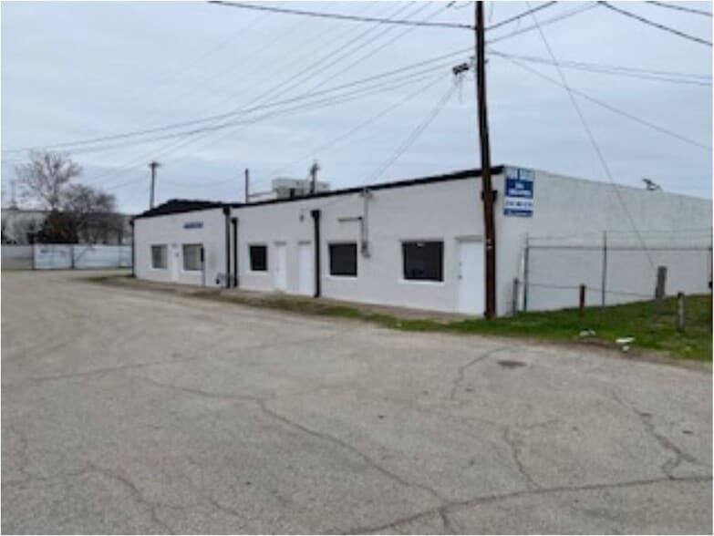 More Photos Of 115 Strickland Plz, Irving General Retail For Sale