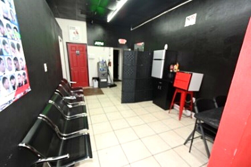 More Photos Of 2711 N Pine Hills Rd, Orlando Storefront For Sale