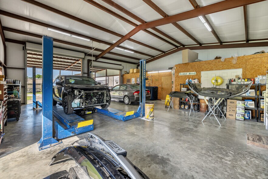 More Photos Of 418 S Commerce St, Bremond Auto Repair For Sale