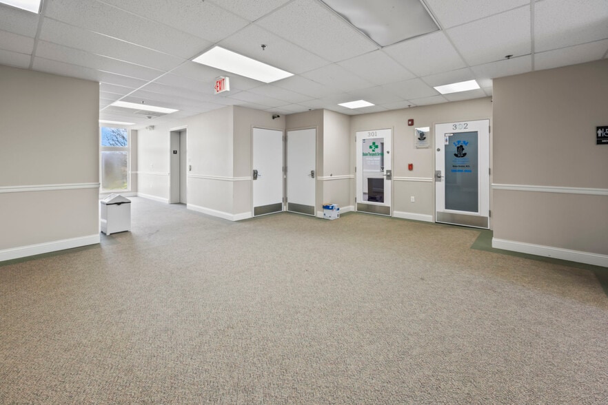 More Photos Of 1374 Whitehorse Hamilton Square Rd, Hamilton Office For Sale