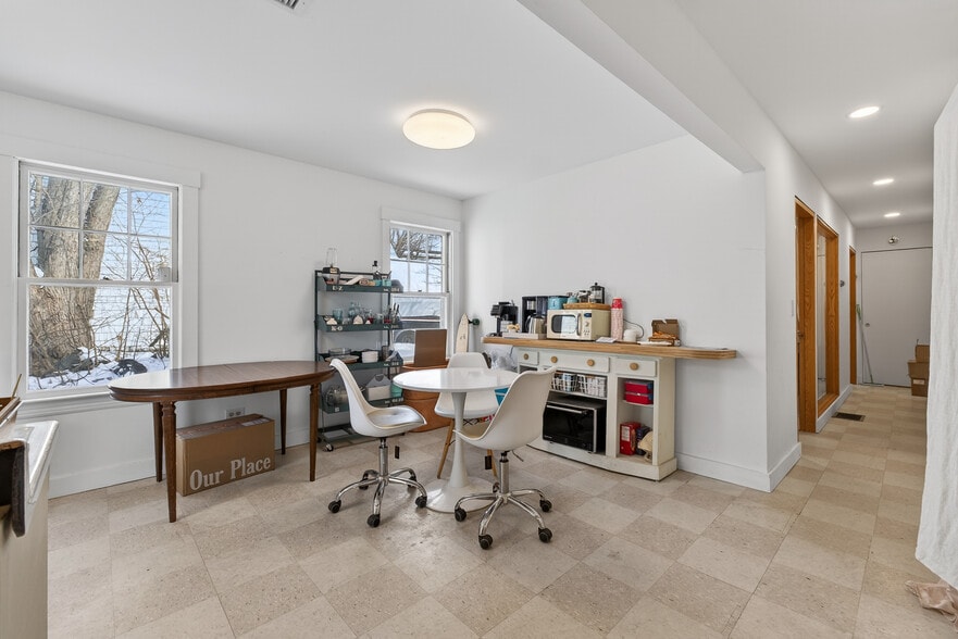 More Photos Of 10 Walker St, Kittery Loft Creative Space For Lease