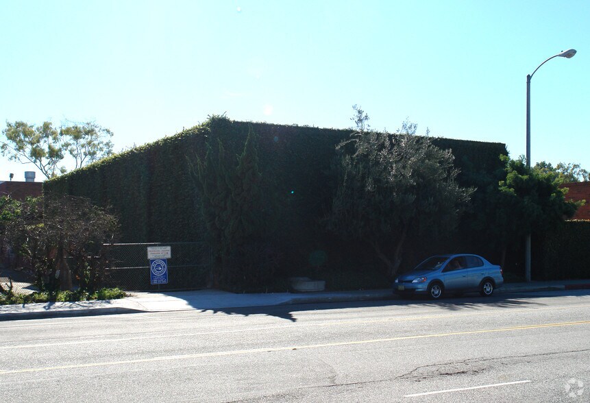 More Photos Of 1972-1996 W Del Amo Blvd, Torrance Warehouse For Lease