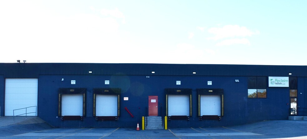 More Photos Of 100 Higginson Ave, Lincoln Distribution For Lease