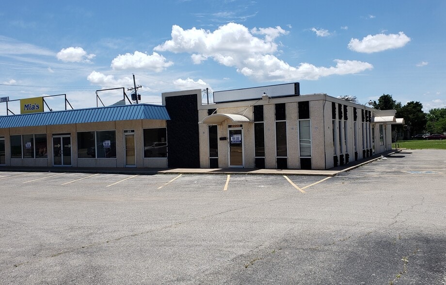 More Photos Of 2212-2220 NW Fort Sill Blvd, Lawton Storefront Retail Office For Lease
