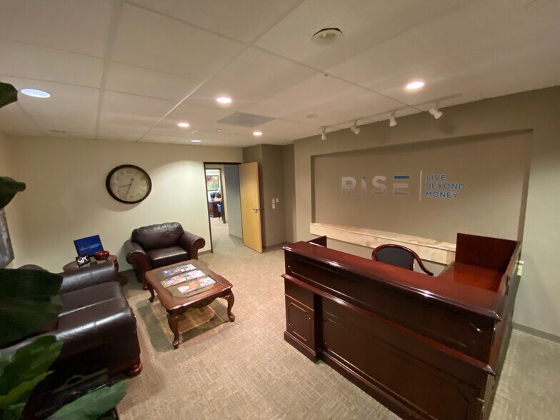 More Photos Of 6060 Greenwood Plaza Blvd, Englewood Office For Sale