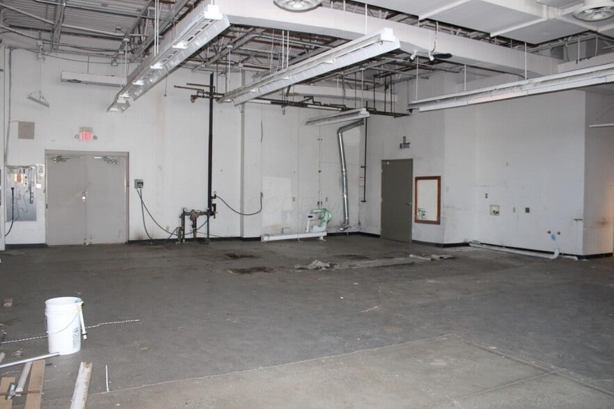 More Photos Of 8591-8595 Owenfield Rd, Powell Freestanding For Lease