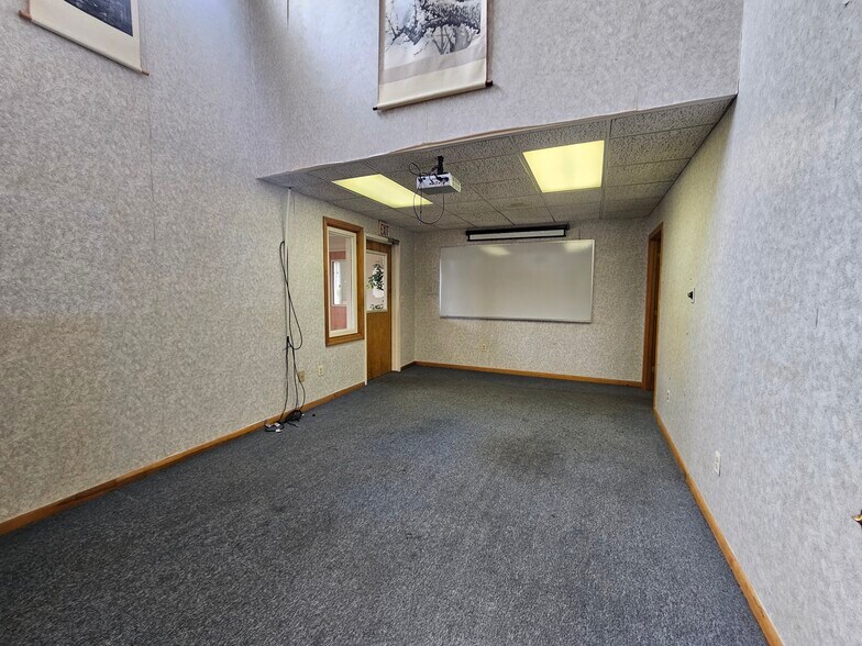 More Photos Of 1755 Meriden Waterbury Tpke, Plantsville Office Residential For Sale