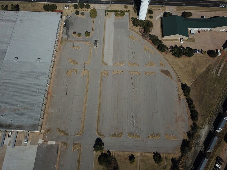 More Photos Of 3400 S Kelly Ave, Edmond Land For Lease