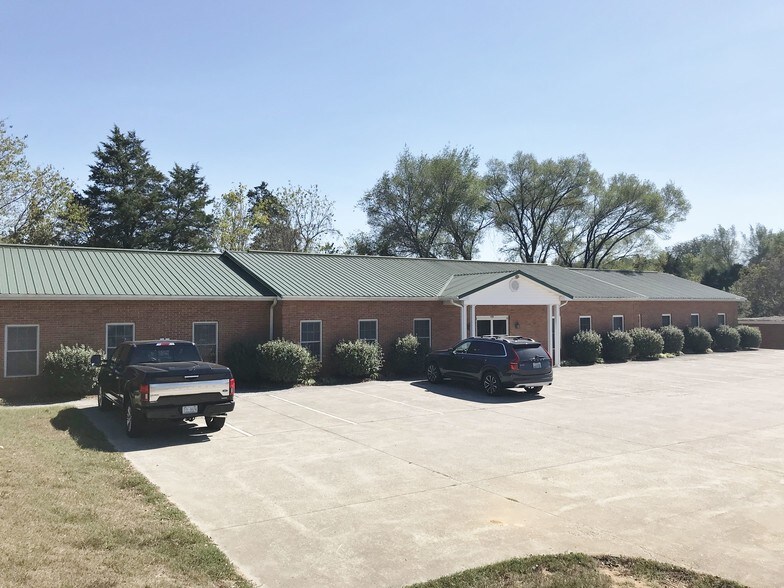 More Photos Of 450 S Church St, Fincastle Medical For Lease